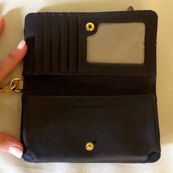Michael Kors wristlet - phone and card holder - Picture 5 of 5